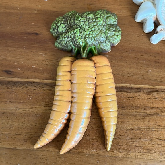 Vintage vegetable wall hanging plastic molds made in USA carrot mushroom‎ radish - Picture 2 of 7